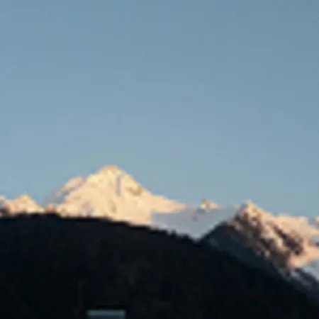 Christian Apartment *